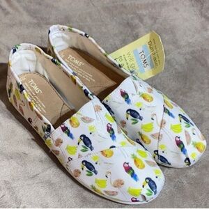 Toms women’s Classic Canvas Printed Parrots Slip On Sneaker Shoes 🆕